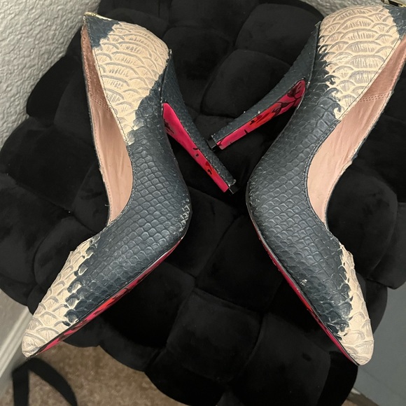 Betsey Johnson Pumps closed toe - Picture 7 of 7